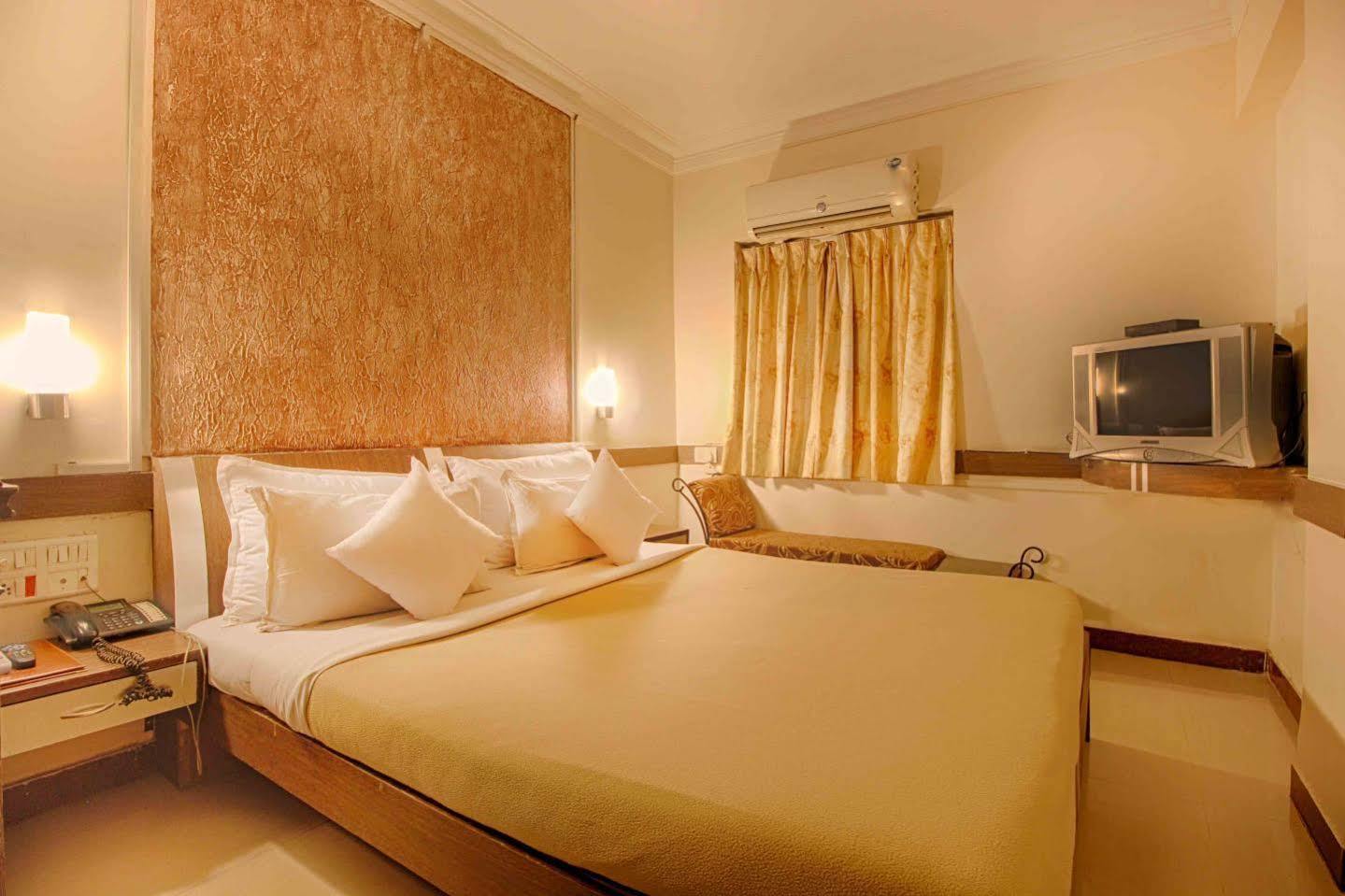 Parth Residency Hotel Ahmedabad Exterior foto